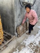 每一次进到张芹家里