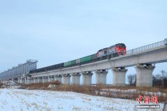 再难也要把线岁的班长常佳琦裹紧防寒服