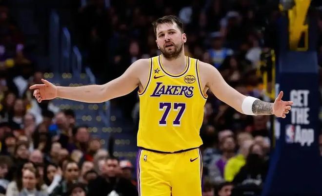 东契奇51分领跑湖人，伦纳德45分再创纪录，阿德