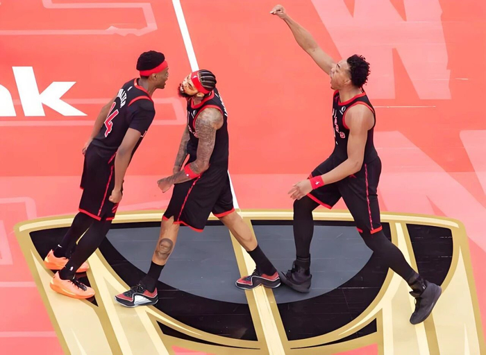 巴恩斯23+15助攻率队狂胜52分 数据全面压制英格拉