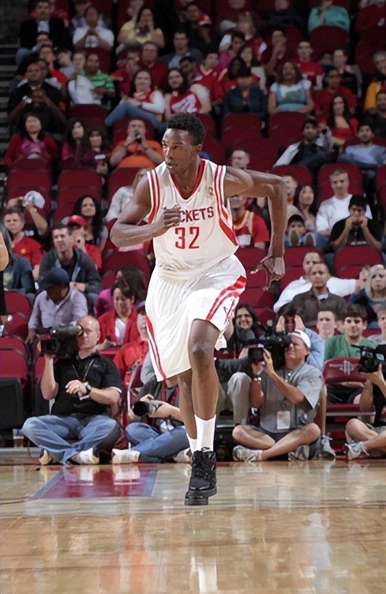 从NBA水货到非洲篮球偶像：塔比特的传奇人生