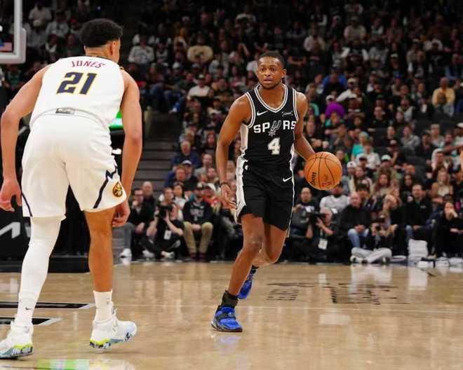 约基奇三双率队逆转马刺终结5连胜