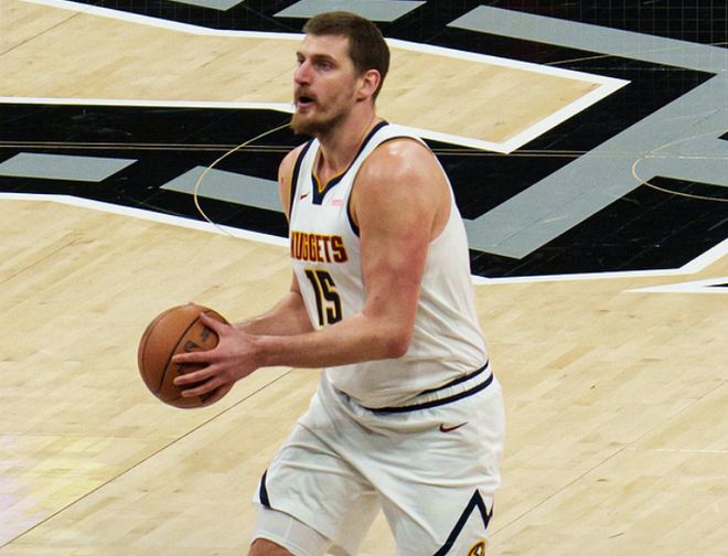 约基奇三双率队逆转马刺终结5连胜