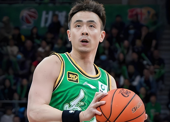 莫兰德21+13+4助率辽宁逆转深圳，广东球迷质疑杜