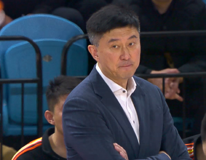 莫兰德21+13+4助率辽宁逆转深圳，广东球迷质疑杜