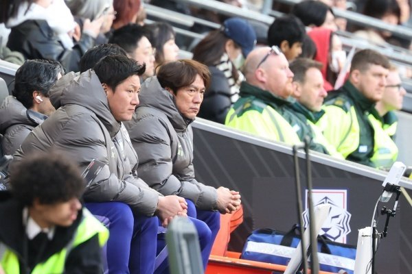 韩国男足0-4惨败科特迪瓦 洪明甫：三中卫战术需